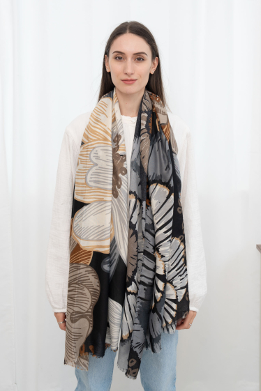 Wholesaler M&P Accessoires - Gradient print scarf with gilding