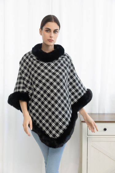 Großhändler M&P Accessoires - Kunstpelzponcho mit Karodruck