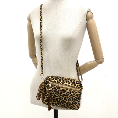 Grossiste M&P Accessoires - Sac caméra porté épaule cuir véritable motif animalier léopard