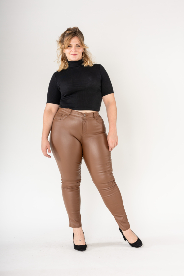 Großhändler Nina Carter - Große, geölte, beschichtete Curve-Hose