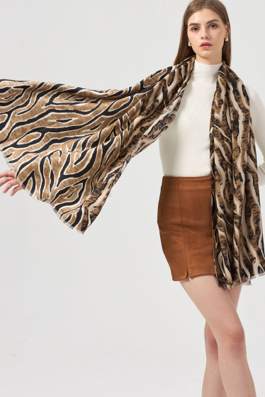 Wholesaler Phanie Mode (Phanie accessories) - Animal print silk touch scarf