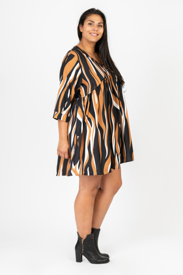 Wholesaler Pomme Rouge Paris - Plus size camel print dress (C6609)