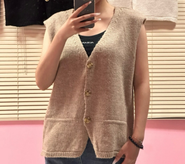 Grossiste RZ Fashion - Pull sans manches à boutons