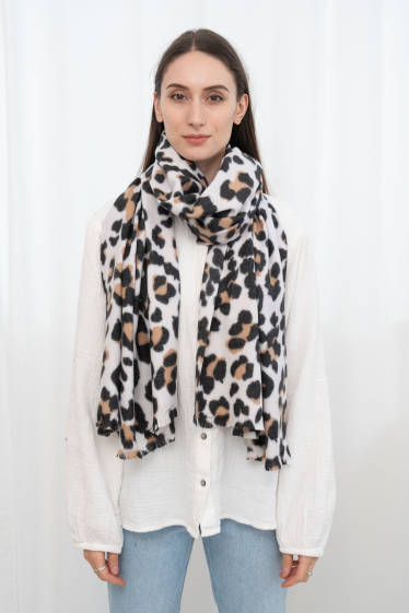 Wholesaler Sandy Paris - Leopard print scarf with wool