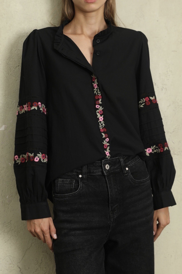 Wholesaler SARAH JOHN - Flower embroidery blouse