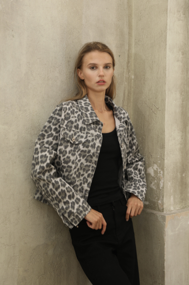 Großhändler SARAH JOHN - Jeansjacke mit Leopardenmuster