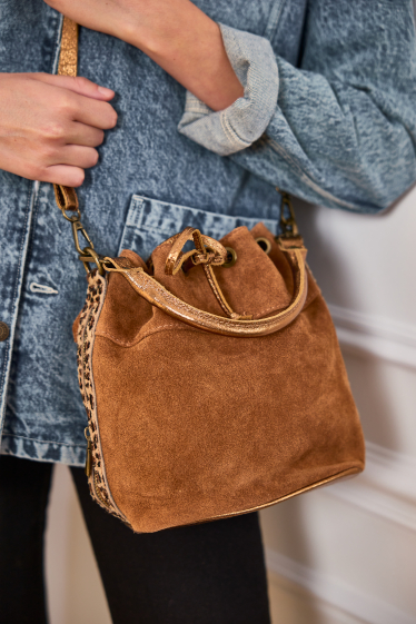 Wholesaler CINNAMON - Bucket bag with leopard pattern