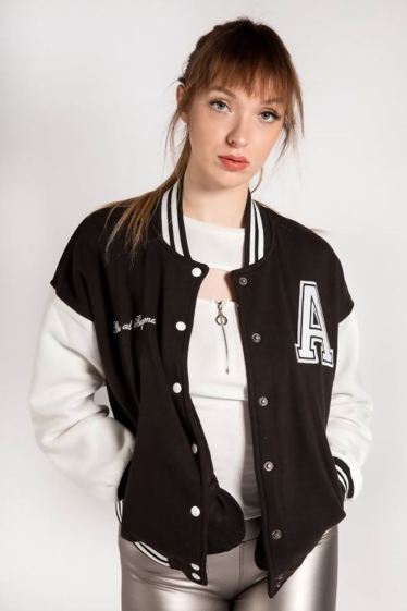 Grossiste Sumel - VESTE VARSITY À MANCHES CONTRASTÉES LETTRE MAJUSCULE A