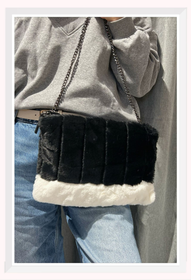 Wholesaler Z & Z - Faux fur pouch