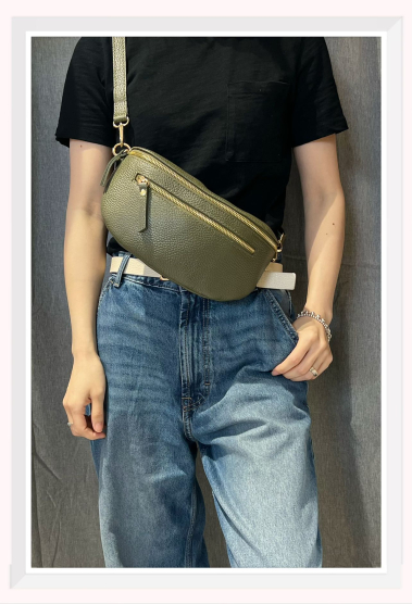 Wholesaler Z & Z - Grained leather fanny pack