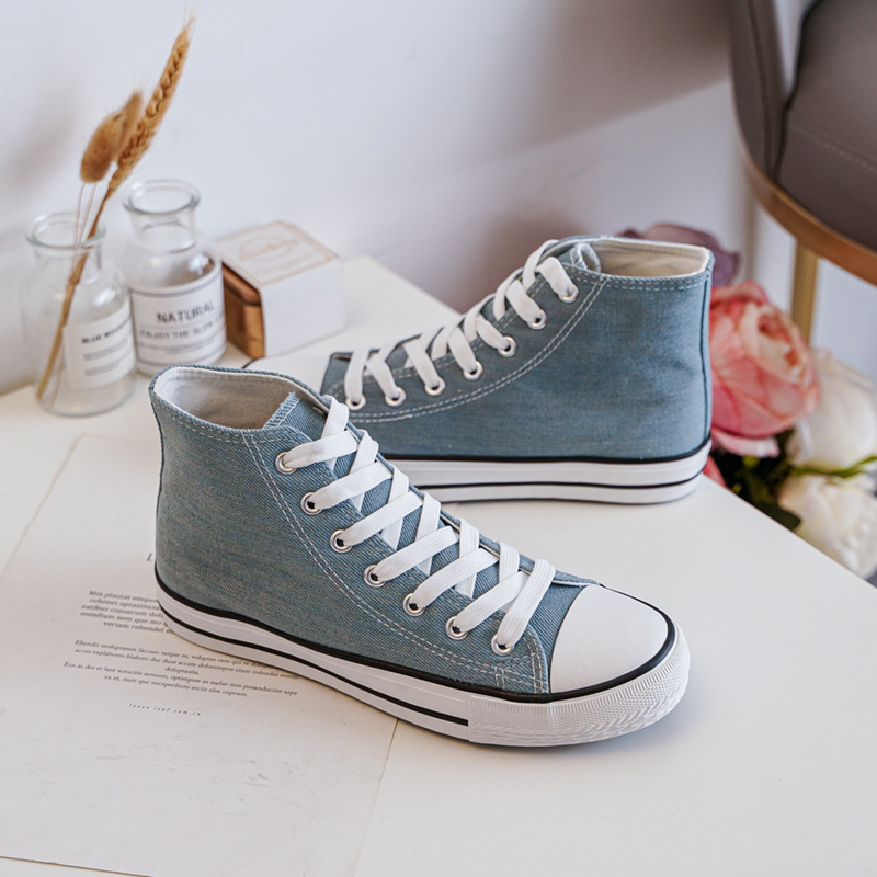 Canvas shoes with on sale jeans