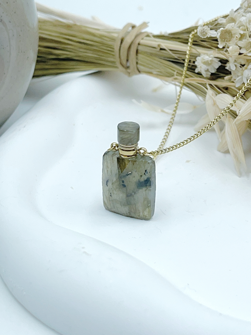 Collier diffuseur de parfum Cérès en pierres naturelles