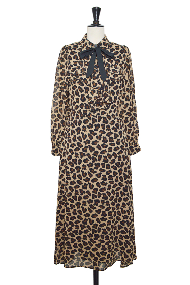 Wholesaler ELLI WHITE - Long leopard print chiffon dress with ruffled collar and lace-up tie