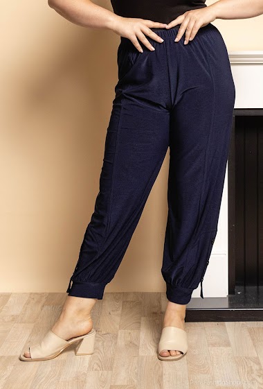 Stretch trousers with buttons