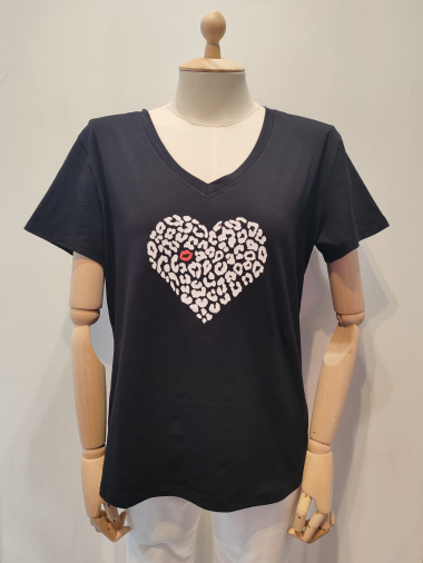 Grossiste AC BELLE Grandes Tailles - T-shirt à col V avec imprimée à cœur