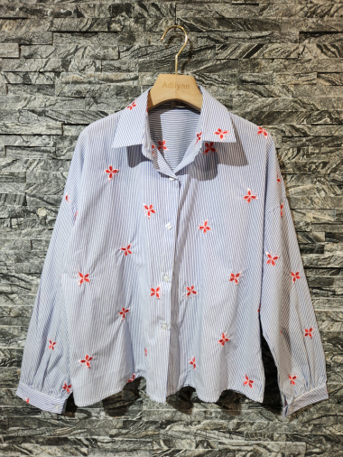 Großhändler Adilynn - Gestreiftes Button-Down-Shirt mit Schmetterlingsstickerei