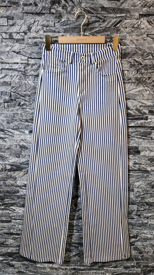 Grossiste Adilynn - Jeans à rayures, cinq poches, fermeture à zip et bouton