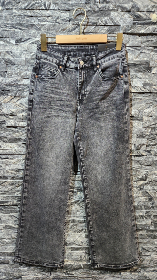 Grossiste Adilynn - Jeans large noir bas effiloché, cinq poches, fermeture à zip et bouton