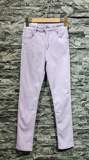 Grossiste Adilynn - Jeans slim uni, 5 poches, tissu stretch, fermeture zip et bouton
