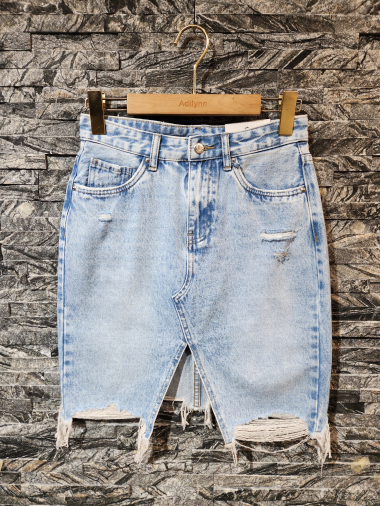 Grossiste Adilynn - Jupe en jeans fendue devant, destroy, poches, fermeture à zip et bouton