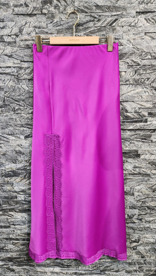 Wholesaler Adilynn - Long satin flowing skirt, slit on the side with lace, elastic waist