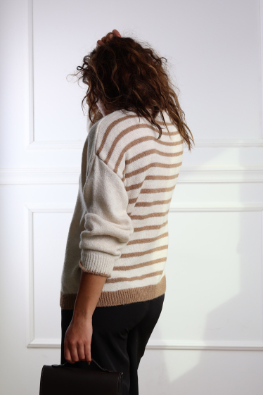 Wholesaler Adilynn - Two-tone knit sweater with stripes on the back, round neck, long sleeves
