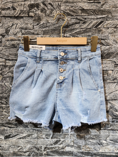 Grossiste Adilynn - Short en jeans à boutons, bas effiloché, quatre poches
