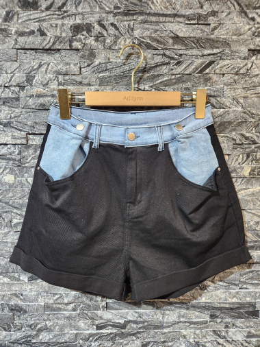 Grossiste Adilynn - Short en jeans bicolore, quatre poches, fermeture à zip et bouton