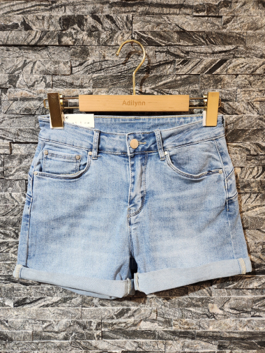 Grossiste Adilynn - Short en jeans court, tissu stretch, cinq poches, fermeture à zip et bouton
