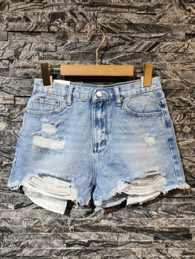 Grossiste Adilynn - Short en jeans, déchiré, cinq poches, fermeture à zip et bouton
