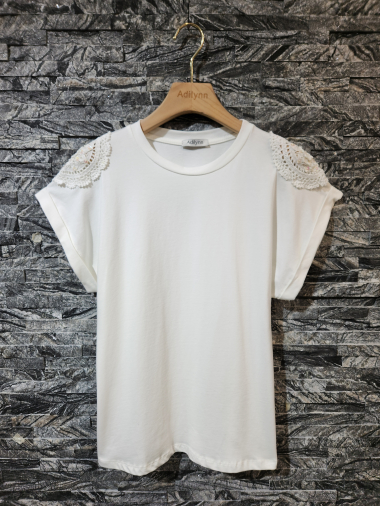Wholesaler Adilynn - T-shirt with English embroidery on the shoulders, round neck, short sleeves