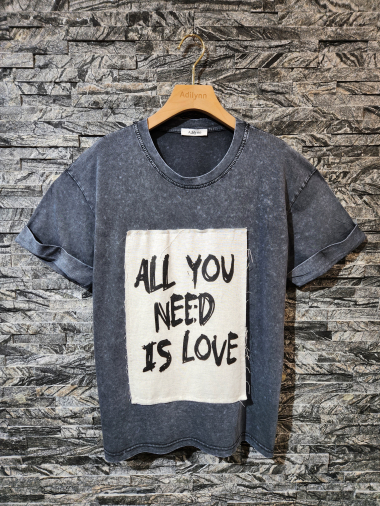 Grossiste Adilynn - Tshirt avec empiècement imprimé "All you need is love", col rond