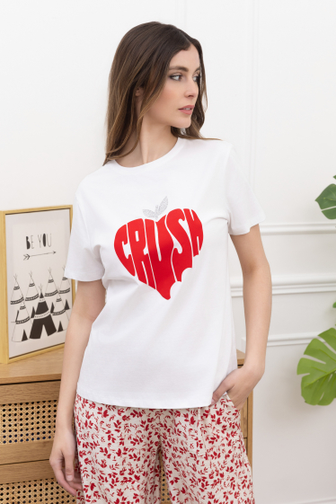 Großhändler Amy&Clo - Rundhals-T-Shirt mit Herz-Print „CRUSH“.
