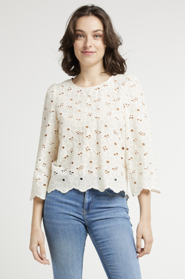 Grossiste Andy & Lucy - Blouse en dentelle broderie anglaise