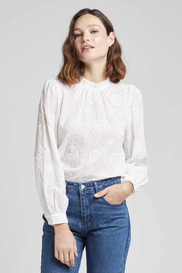 Grossiste Andy & Lucy - Blouse col montant broderie anglaise