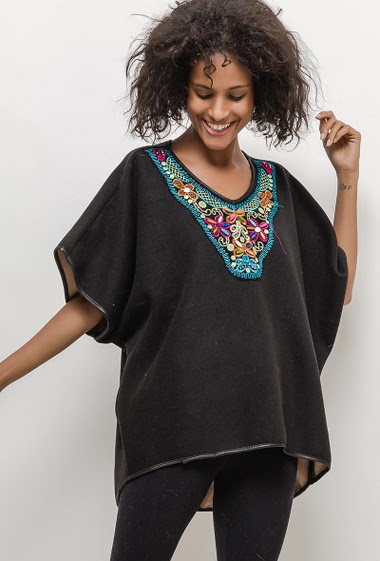 Großhändler Angelique.L - BEADS EMBROIDERED PONCHO WITH FLOWER MOTIF