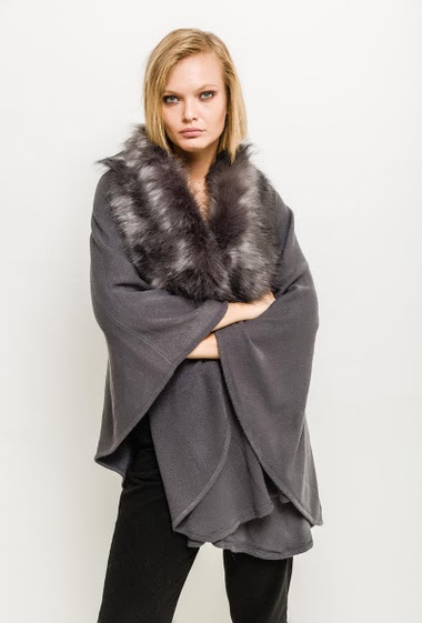 Wholesaler Angelique.L - PONCHO WITH FAUX FUR ON COLLAR