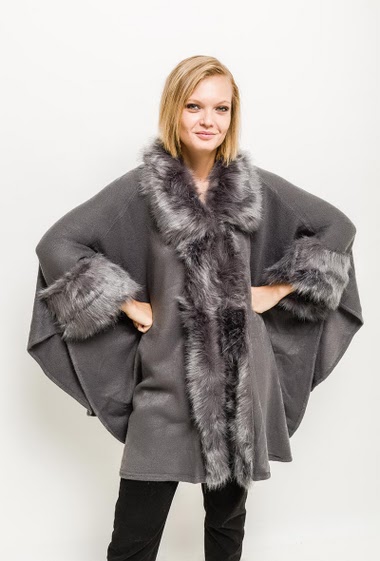 Wholesaler Angelique.L - PONCHO WITH FAUX FUR ON SLEEVES AND COLLAR