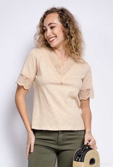 Wholesaler Arty Blush - T-shirt with lace