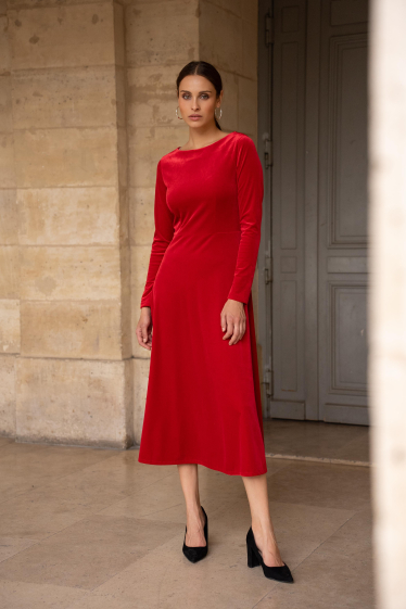 Wholesaler Attentif - Long velvet dress with round neck and long sleeves