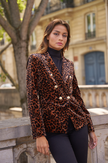 Grossiste Attentif - Veste blazer velours léopard brun avec boutonnage croisé doré