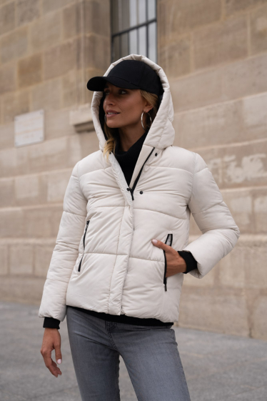Wholesaler Attrait Paris - Short hooded puffer jacket with ribbing