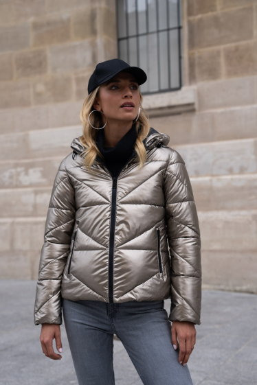Wholesaler Attrait Paris - Short high neck down jacket