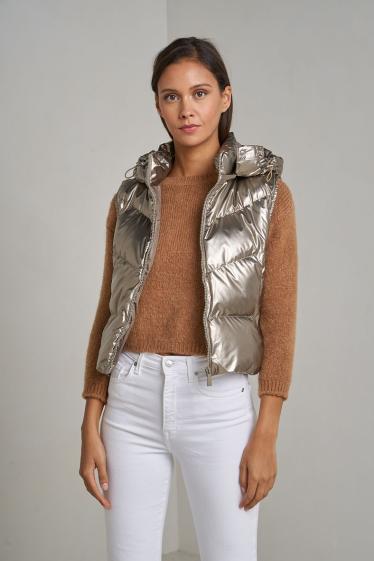 Wholesaler Attrait Paris - Cropped oversized hooded sleeveless puffer metalic jacket