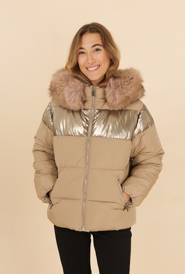 Wholesaler Attrait Paris - Short oversized puffer jacket with hood and removable faux-fur