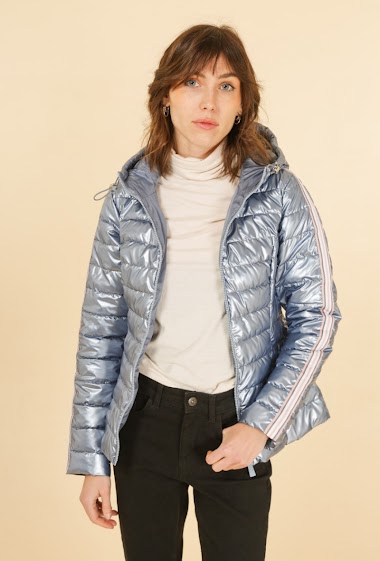 Wholesaler Attrait Paris - Metallized short jacket with hood