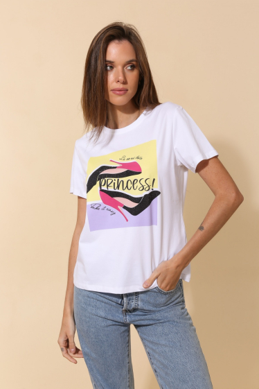 Grossiste Attrait Paris - T-shirt en coton avec chaussures à talons haut