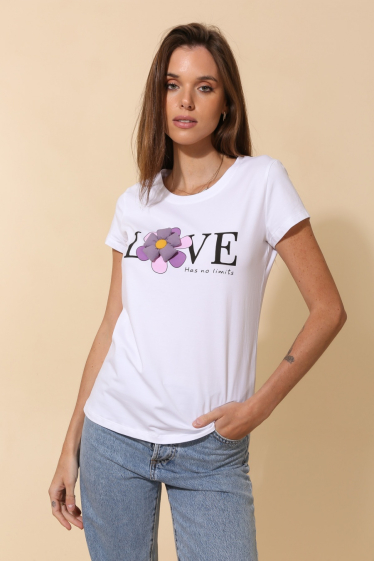 Grossiste Attrait Paris - T-shirt en coton avec le mot "LOVE" agrémenté d'une fleur matelassé