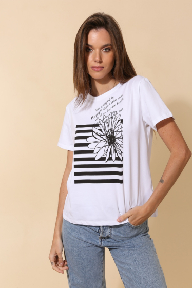 Grossiste Attrait Paris - T-shirt en coton avec une impression graphique de marguerite