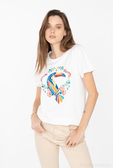 Grossiste Attrait Paris - T-shirt en coton brodé avec illustration d'un oiseau toucan entouré de fleurs